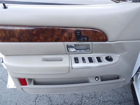 Used 2010 Mercury Grand Marquis LS image 10