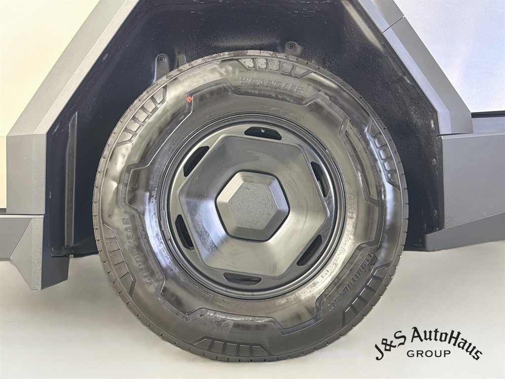 Used 2026 Tesla Cybertruck AWD Crew Cab image 38