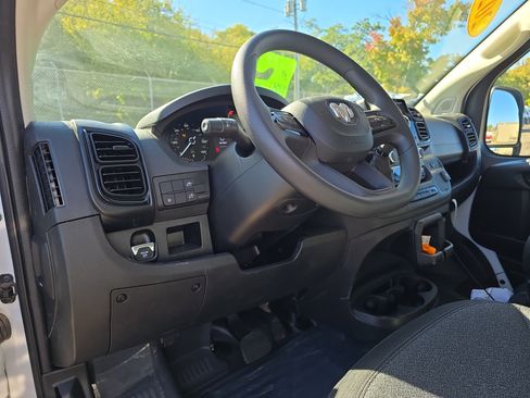 Used 2025 RAM ProMaster 2500 w/ Convenience Group image 13