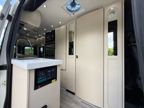 Used 2022 Mercedes-Benz Sprinter 3500 image 25
