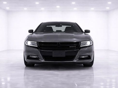 Used 2019 Dodge Charger SXT image 8