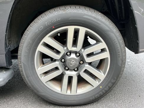 Used 2022 Toyota 4Runner TRD Sport AWD/4WD image 9