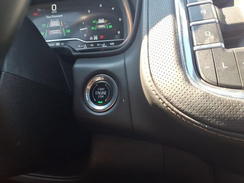 Used 2023 GMC Yukon SLT w/ SLT Premium Package AWD/4WD image 23