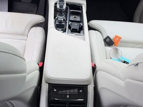 Used 2024 Volvo XC90 B6 Ultimate w/ Protection Package Premier AWD/4WD image 10