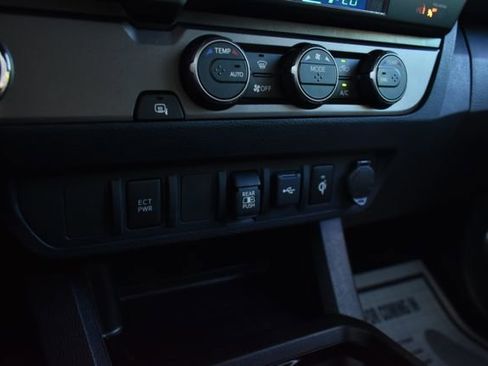 Used 2023 Toyota Tacoma TRD Sport image 31