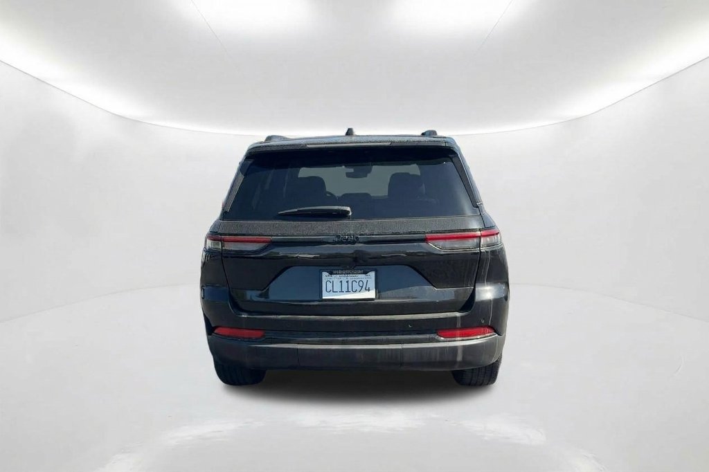 Used 2023 Jeep Grand Cherokee Altitude AWD/4WD image 7