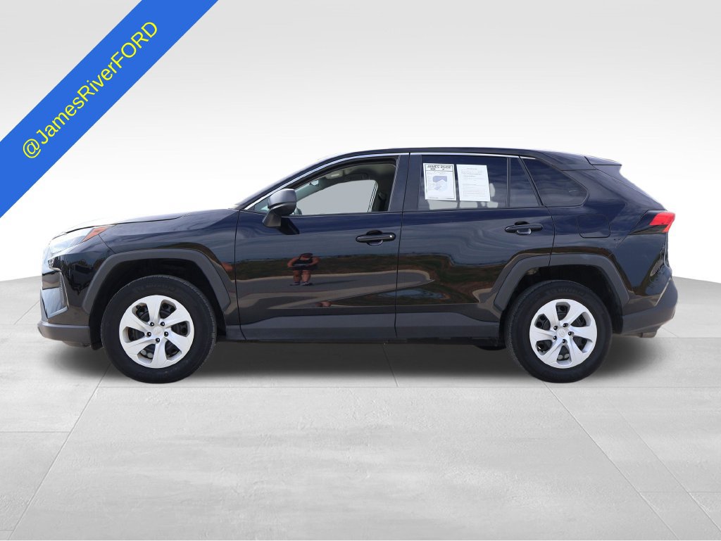 Used 2025 Toyota RAV4 LE AWD/4WD image 2