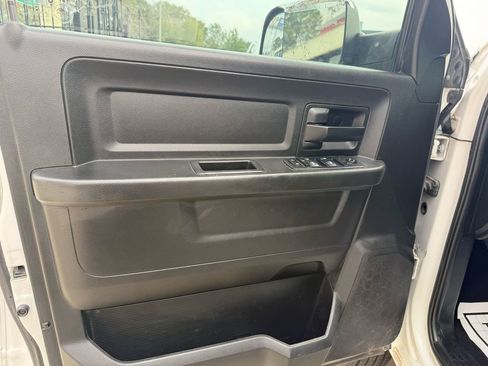 Used 2018 RAM 3500 Tradesman w/ Chrome Appearance Group image 16