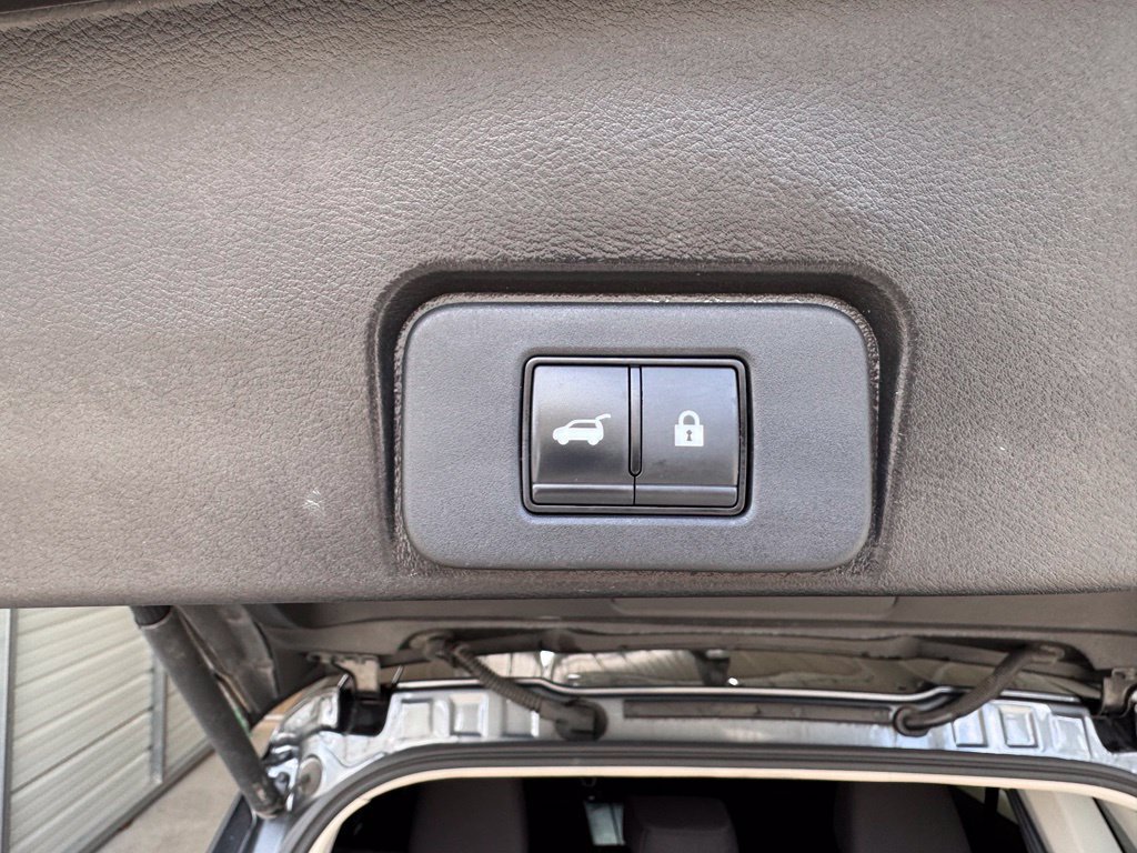 Used 2024 Nissan Rogue SV FWD image 15
