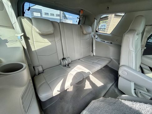 Used 2015 Cadillac Escalade Luxury AWD/4WD image 16