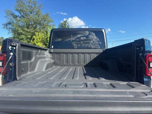 Used 2025 Jeep Gladiator Rubicon w/ Safety Group image 21