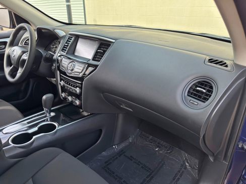 Used 2020 Nissan Pathfinder S FWD image 13
