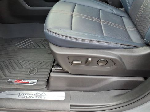 Used 2025 Chevrolet Silverado 1500 High Country w/ Z71 Off-Road Package AWD/4WD image 15