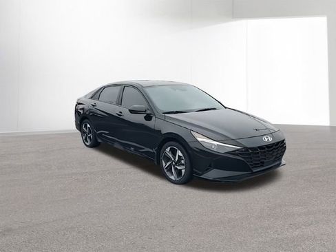 Used 2023 Hyundai Elantra SEL w/ Convenience Package image 2