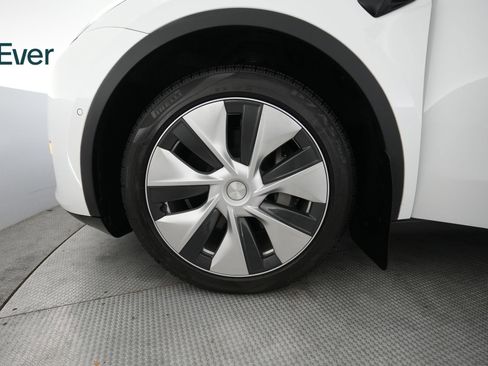 Used 2022 Tesla Model Y Long Range AWD/4WD image 19