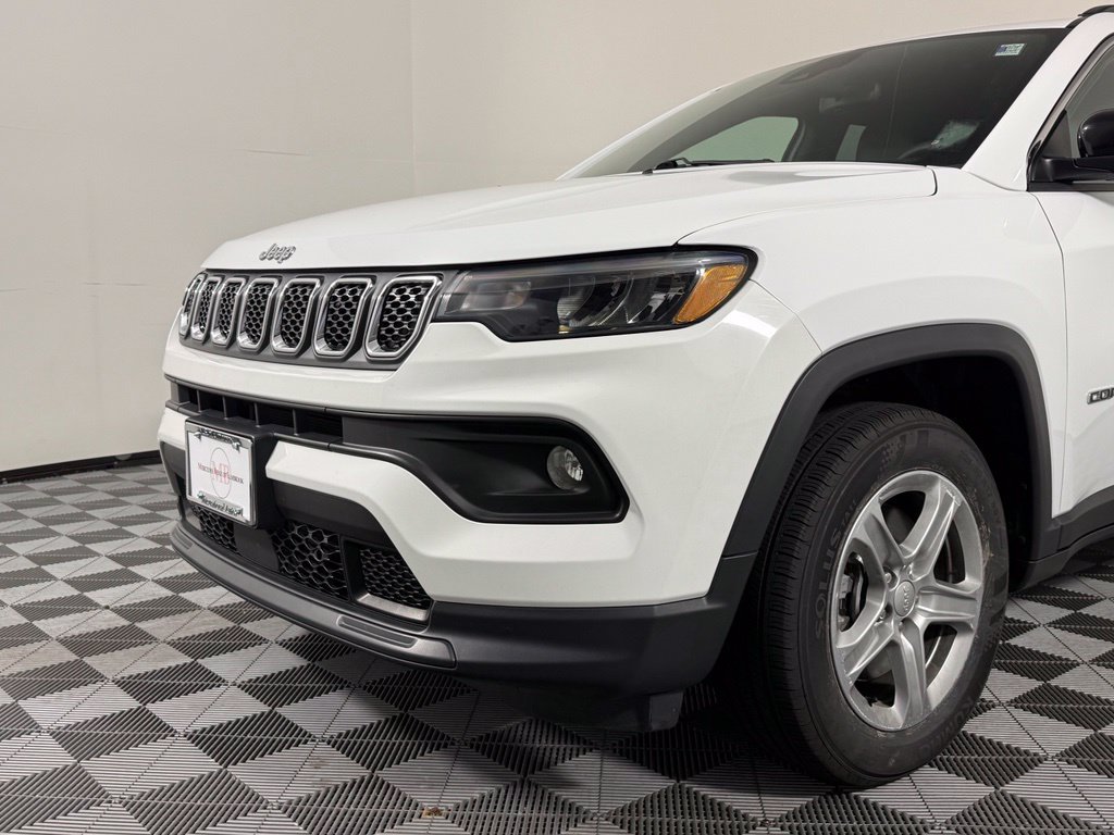 Used 2023 Jeep Compass Latitude AWD/4WD image 11