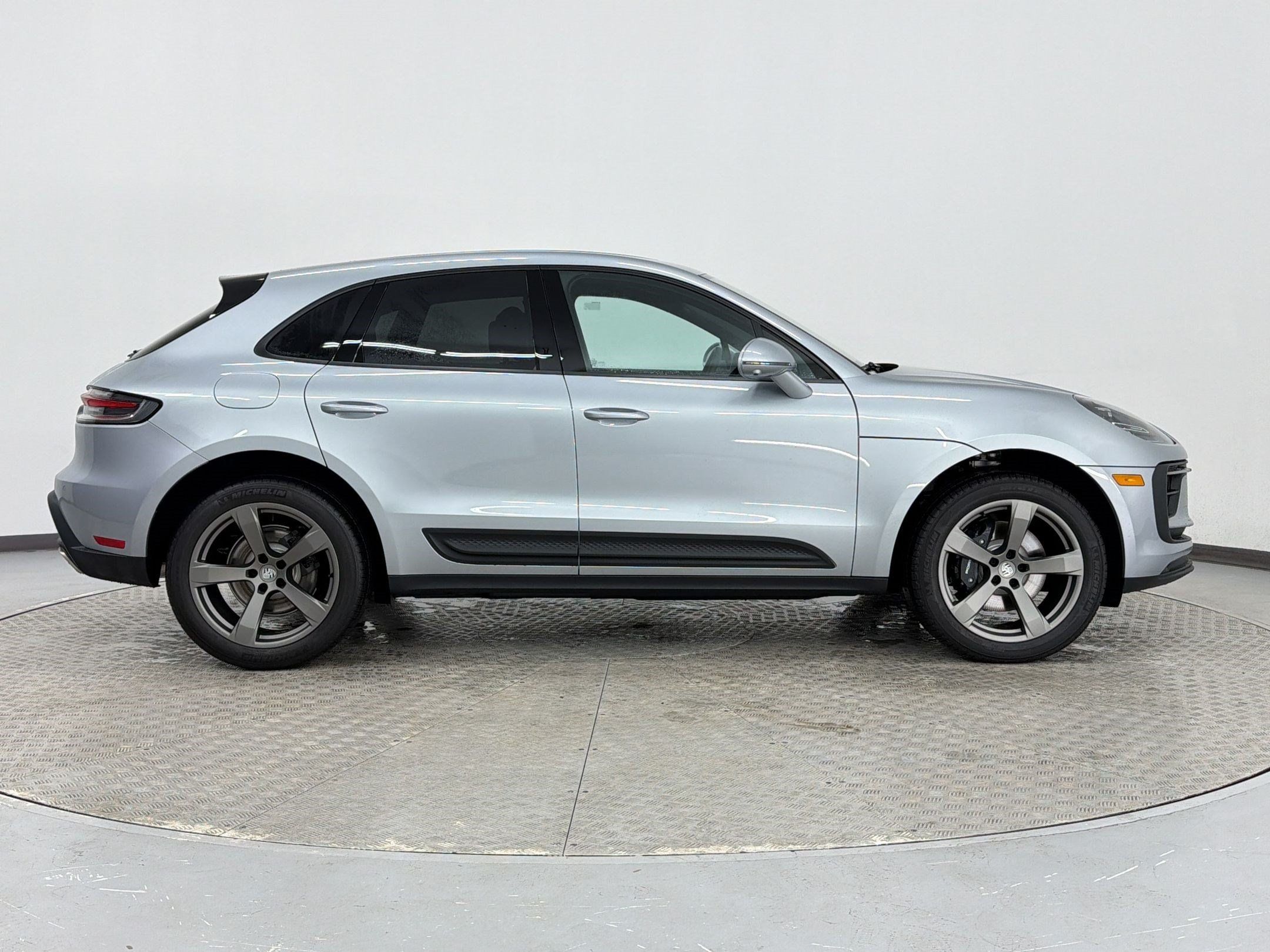 Used 2026 Porsche Macan AWD/4WD image 8