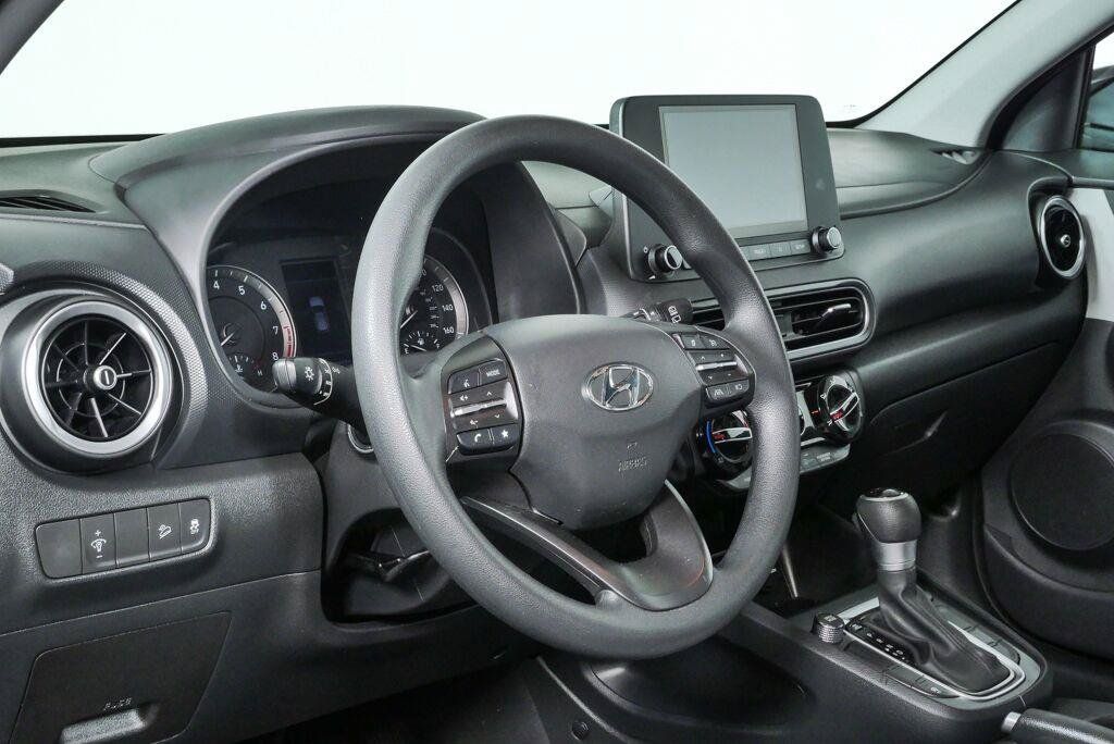 Used 2022 Hyundai Kona SEL FWD image 4