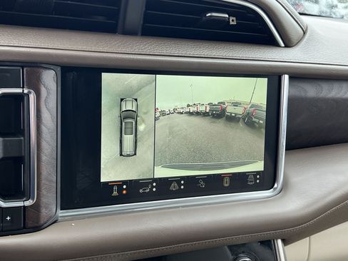 Used 2023 GMC Yukon XL Denali w/ Advanced Technology Package AWD/4WD image 19