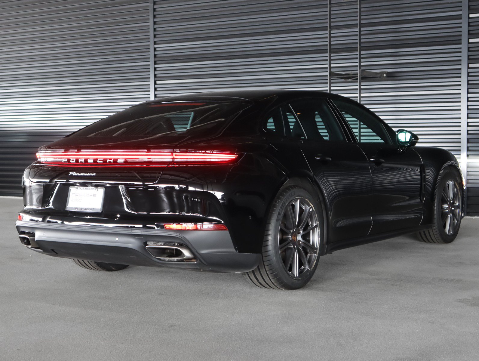Used 2025 Porsche Panamera RWD image 10