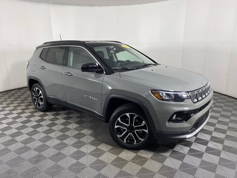 Used 2022 Jeep Compass Limited AWD/4WD image 2