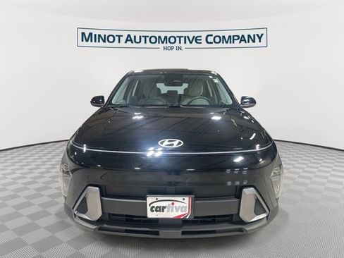 Used 2025 Hyundai Kona SE AWD/4WD image 3