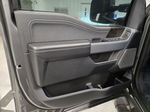 Used 2024 Ford F250 Lariat w/ Black Appearance Package AWD/4WD image 18