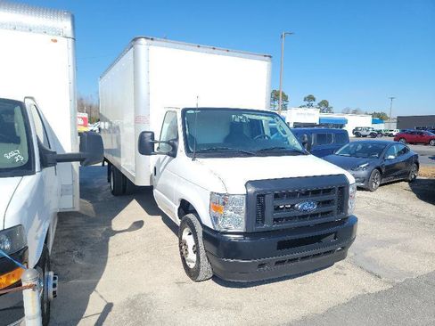 Used 2024 Ford E-350 and Econoline 350 Super Duty RWD image 2