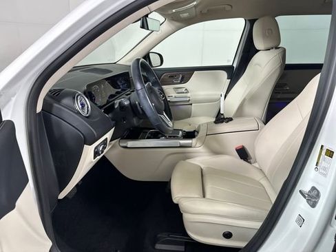 Used 2023 Mercedes-Benz EQB 300 4MATIC w/ Exclusive Package image 11