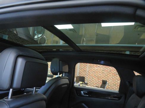 Used 2019 Porsche Cayenne image 44