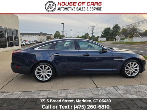 Used 2011 Jaguar XJ 4dr Sdn image 4