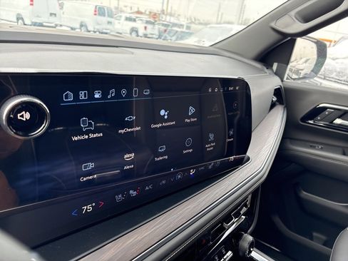 New 2025 Chevrolet Suburban Premier image 32