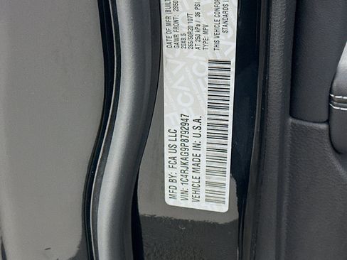 Used 2023 Jeep Grand Cherokee L Laredo AWD/4WD image 12