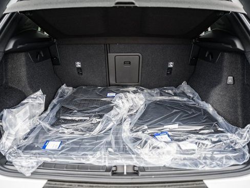 Certified 2025 Volvo XC40 B5 Ultra w/ Climate Package image 11