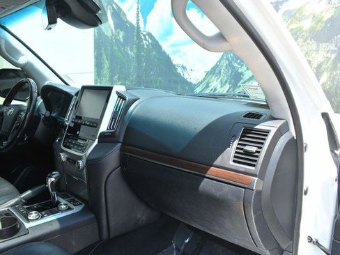 Used 2018 Toyota Land Cruiser AWD/4WD image 25