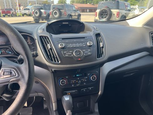 Used 2017 Ford Escape SE FWD image 16