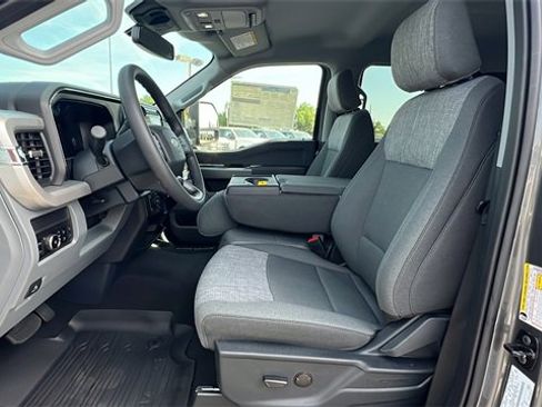 New 2025 Ford F250 XLT w/ Black Appearance Package image 32