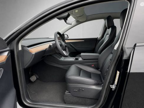 Used 2023 Tesla Model Y Long Range AWD/4WD image 9