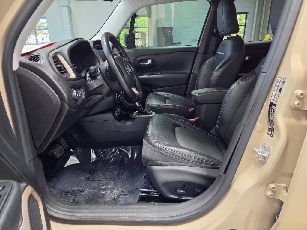 Used 2017 Jeep Renegade Trailhawk AWD/4WD image 28