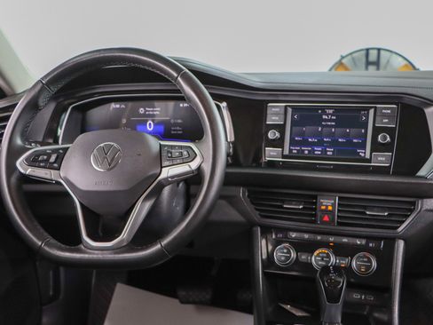 Used 2024 Volkswagen Jetta SE w/ Panoramic Sunroof Package image 17