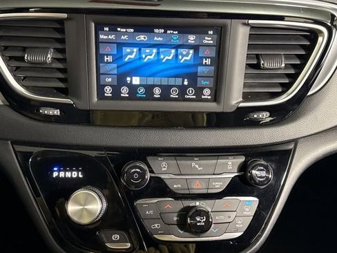 Used 2020 Chrysler Pacifica Touring w/ S Appearance Package image 23