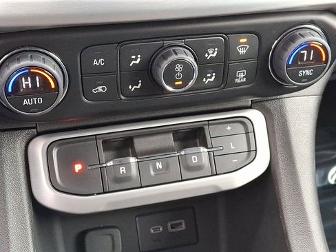 Used 2023 GMC Acadia SLE w/ Driver Convenience Package image 16