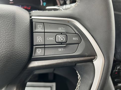 Used 2023 Jeep Grand Cherokee 4WD 4xe w/ Luxury Tech Group II image 27