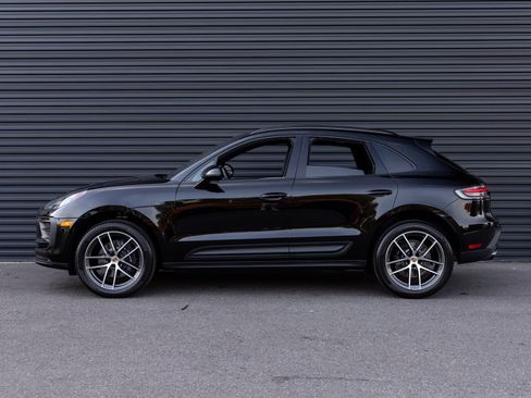 Certified 2026 Porsche Macan AWD/4WD image 2