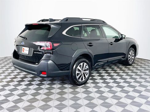 Used 2025 Subaru Outback Premium AWD/4WD image 10
