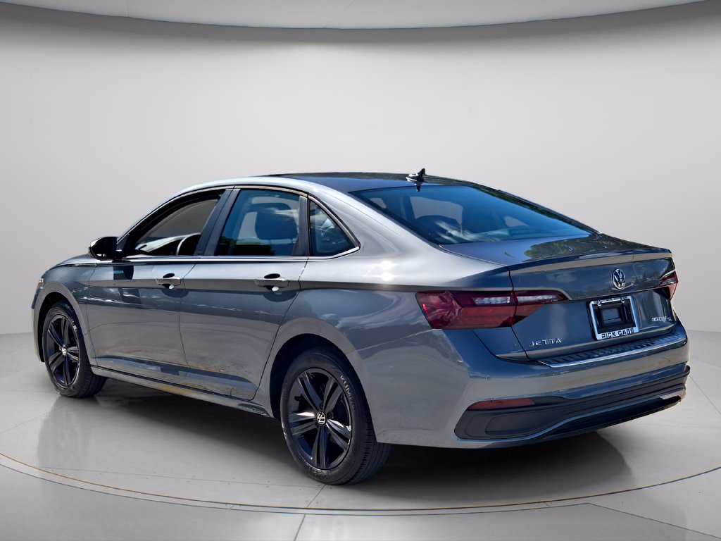 Certified 2023 Volkswagen Jetta SE w/ Panoramic Sunroof Package FWD image 4