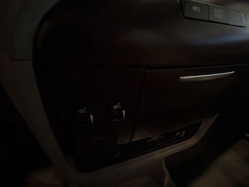 Used 2014 Toyota Sienna XLE w/ XLE Premium Package FWD image 33