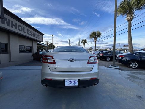 Used 2017 Ford Taurus Limited image 4