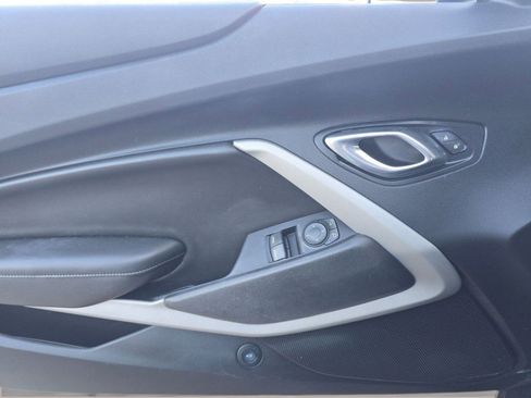 Used 2020 Chevrolet Camaro LT image 11