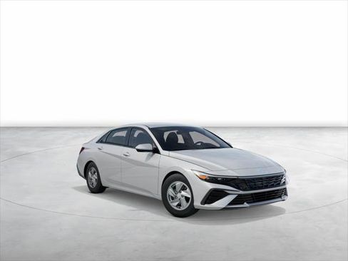 New 2026 Hyundai Elantra SE image 2
